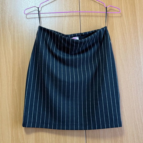 Pink Woman striped skirt elastic size medium like new