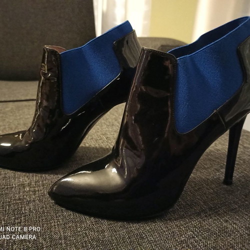 Alberto Guardiani women's shoes like new, black patent leather with blue details, size 39
