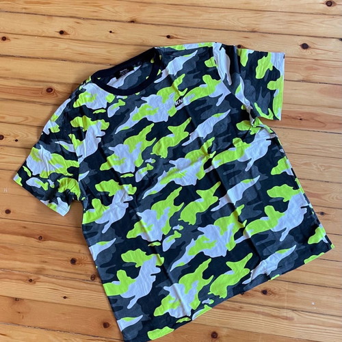 Bershka t-shirt lightly used, size medium
