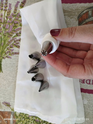Pastry decorating tool like new