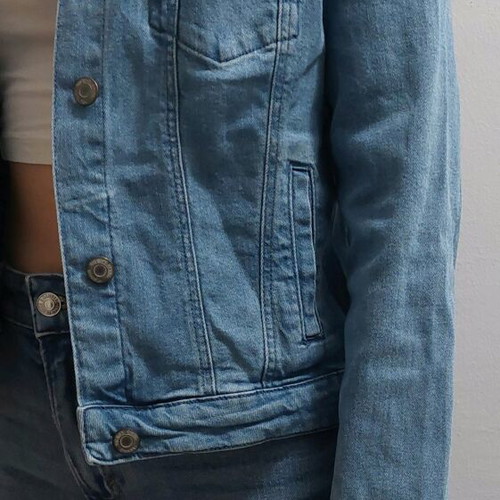 Bershka denim jacket size medium like new, blue turquoise
