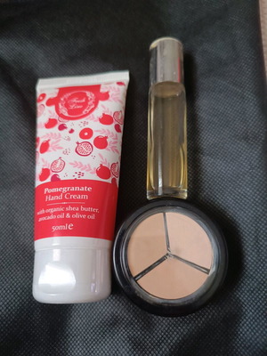 Cosmetic set like new with Fresh Line hand cream and corrector