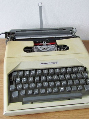 Antares Compact 33 typewriter used, 1960s, Greek keyboard