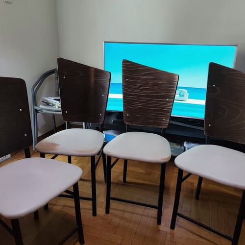 Set of 4 wooden chairs, comfortable and stable
