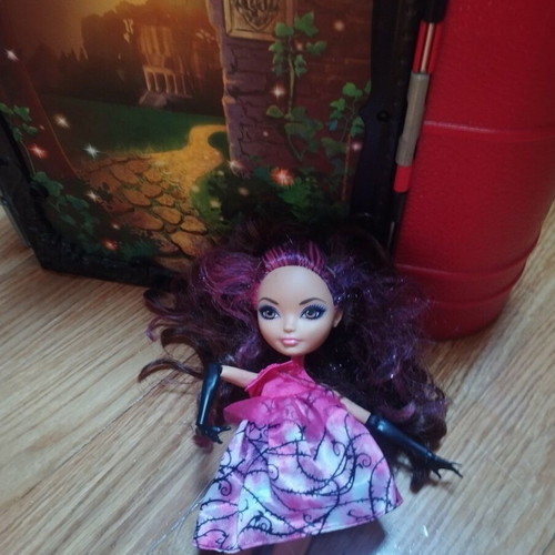Ever After High Briar Beauty Thronecoming Book Playset