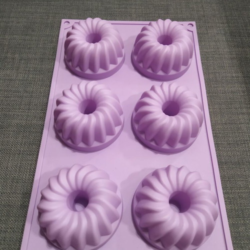 Silicone cake mold used, dimensions 29x18