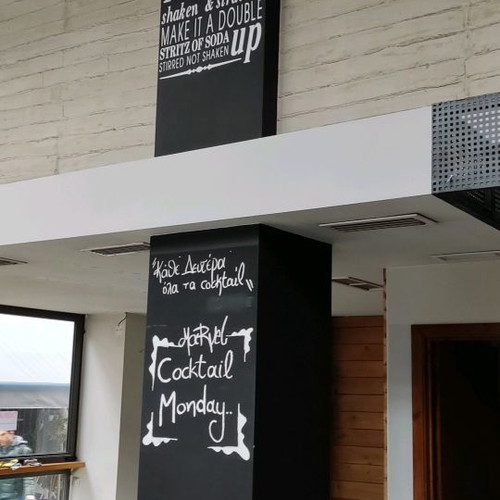 Corner commercial space 75 sqm with outdoor area in Kalamaria