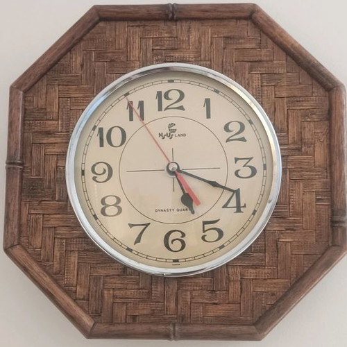 Wall clock like new with wooden octagonal frame