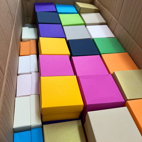 Boxes various colors new, pack of 100, 7x7cm
