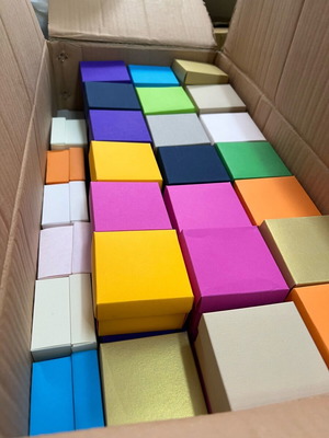 Boxes various colors new, pack of 100, 7x7cm