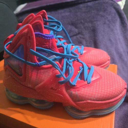 Nike LeBron 19 GS King's Crown sneakers new, size 36, pink