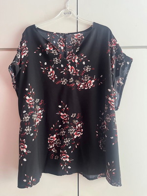 Shein women's blouse new, size XXXL, black floral