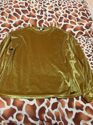 Marasil children's T-shirt size 10 like new, yellow