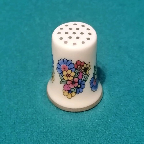Collectible thimbles like new, set of 2 pieces