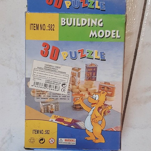 3D Puzzle Building Model like new, 1990s, 4 cards included