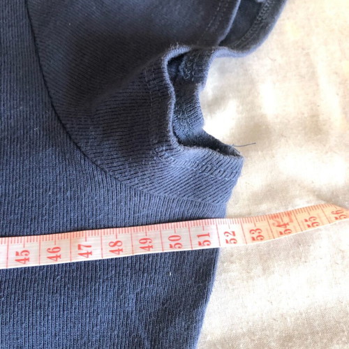 Тениска DKNY синя medium като нова с релефно лого