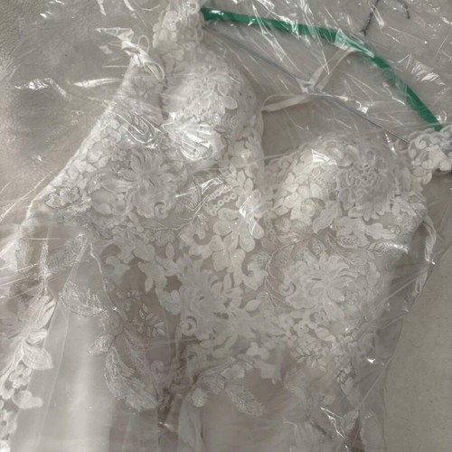 Italian wedding dress with lace and tulle like new, size L