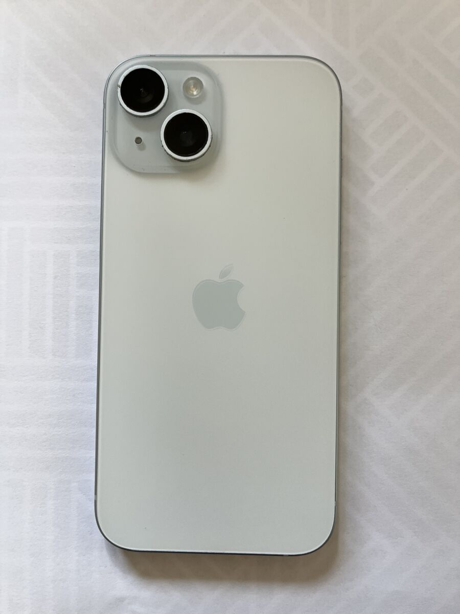 Apple iPhone 15 128GB white like new - € 500,00 - Vendora.cy