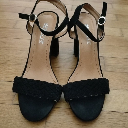 Bestelle Black Suede Sandals Size 39 Like New