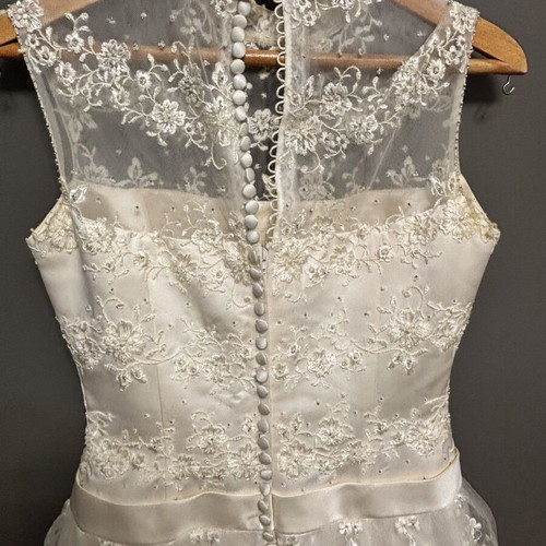 Pronovias Barcelona Vintage Mantilla Bridal Set 2004 by Manuel Mota
