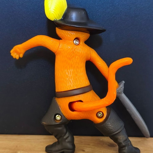 2011 Puss in Boots McDonald's figure