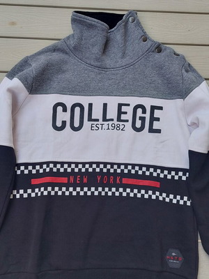 Hashtag sweatshirt like new for 14 years old, black and white