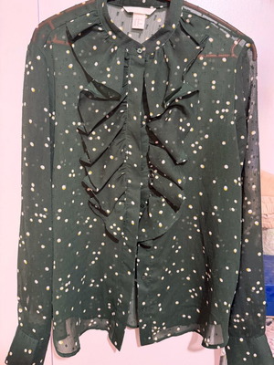 H&M green shirt like new, size L