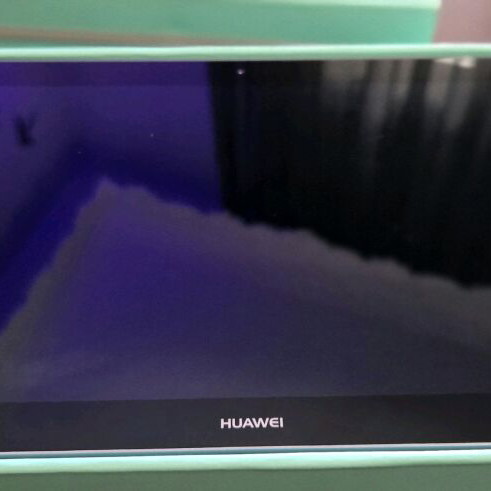 Huawei MediaPad T3 10 like new with minor insignificant scratch