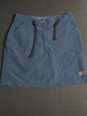 Jack Wolfskin Sorona Skort Women’s size S like new, dark blue