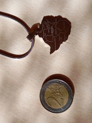 Pendant and chain shaped like Africa new