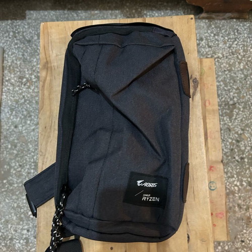 Small black waist bag like new