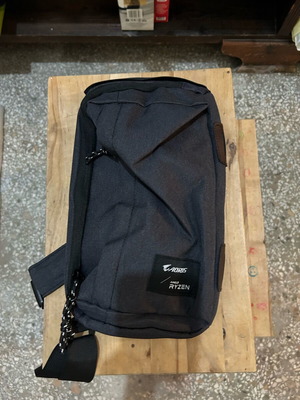 Small black waist bag like new