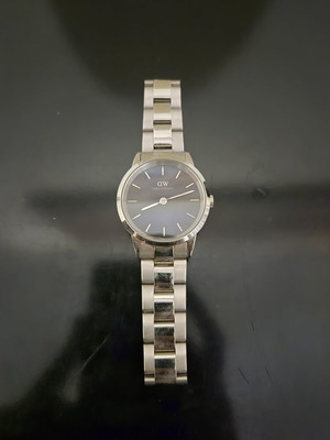 Daniel Wellington Iconic Link 36mm watch used, silver stainless steel