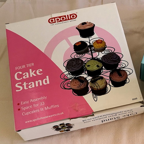 Cupcakes/Muffins Presentation Stand new, 23 slots