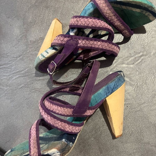 Sandals size 39 like new, multicolor suede with wooden heel