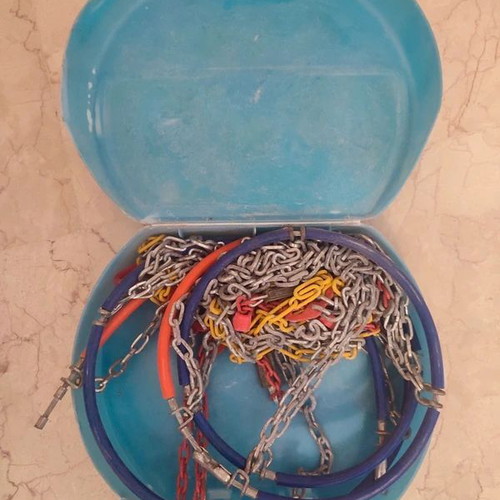 Automania Power Snow Chains like new, 2 pieces, no car movement needed