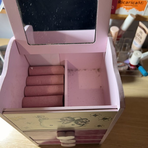 Sanrio Hello Kitty Jewelry Box like new, pink with mirror