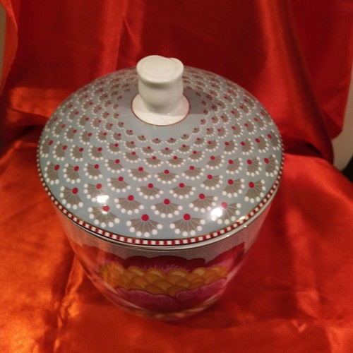 Porcelain set like new, decorative