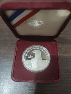 United States 1983 Silver Dollar Olympic Commemorative Coin like new, 90% silver