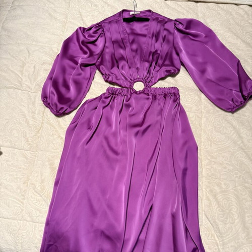 Regalinas satin dress like new, purple, flattering cut