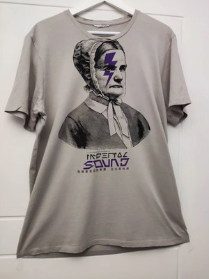Pull & Bear men's grey t-shirt size L like new with print
