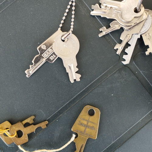 Vintage small keys like new, pack of 60 pieces