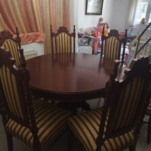 Round Dining Table with Its Chairs
