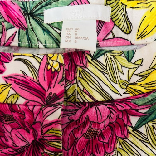 H&M short colorful shorts used, size M