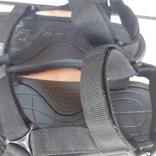Box Now Unisex Sandals like new, adjustable and comfortable