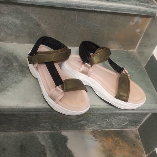 Sneaker sandals like new with thick athletic sole, size 39
