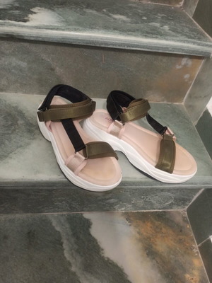 Sneaker sandals like new with thick athletic sole, size 39