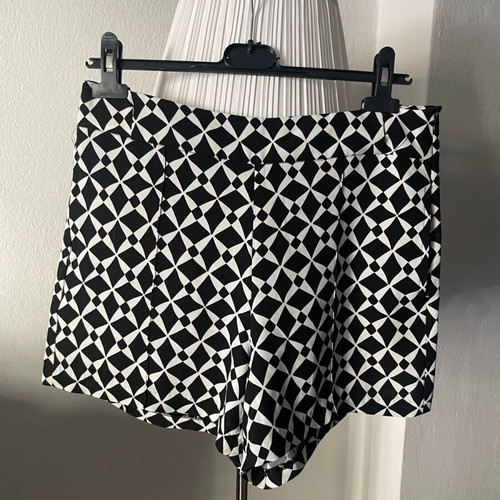 Shorts like new, size M / 38 / 10, with hidden zipper