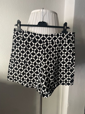 Shorts like new, size M / 38 / 10, with hidden zipper