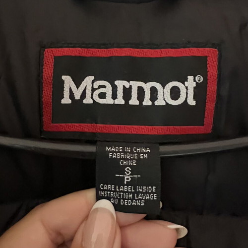 Marmot men's jacket like new with goose down filling and multiple pockets
